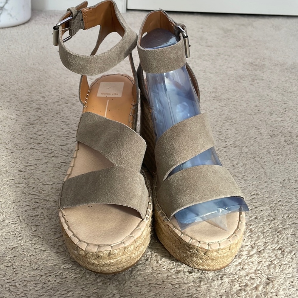 Dolce Vita Wedge Sandal. NEW NEVER WORN!
